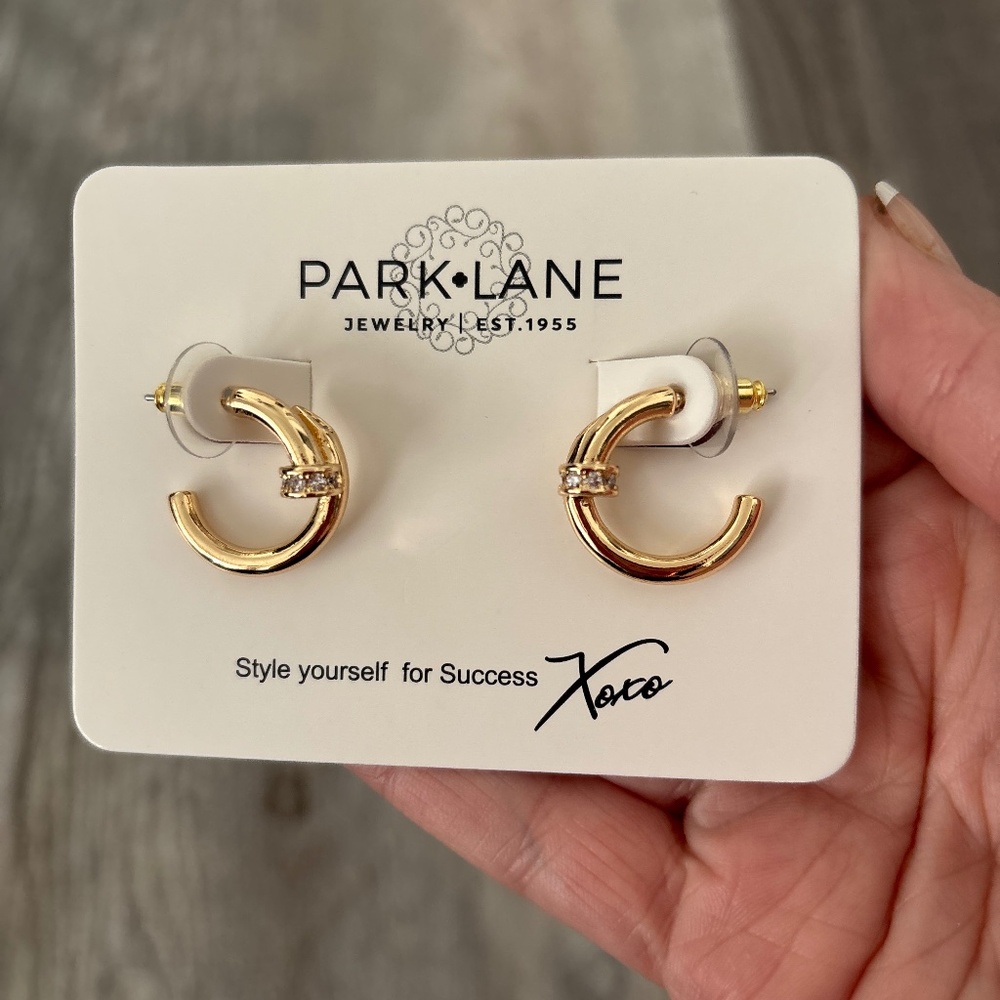 Crest Earrings gold